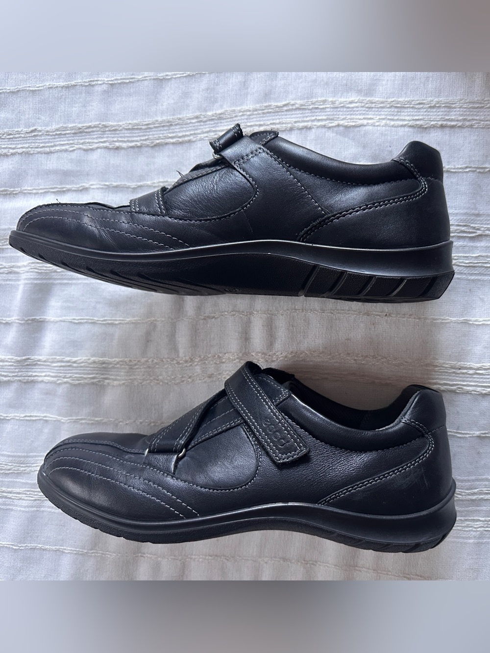 ECCO Women’s Sky Strap Black Leather Hook & Loop Strap Sneakers US 7.5 NWOB